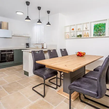 3 Bedroom Lovely In Nyaraló *