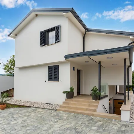 3 Bedroom Lovely In Ferienhaus Jurdani